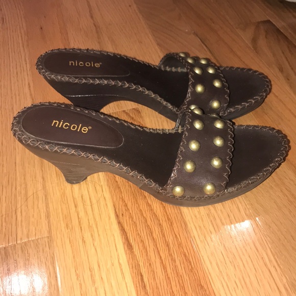 Nicole Brown Slip on Sandals 6 - Picture 3 of 5